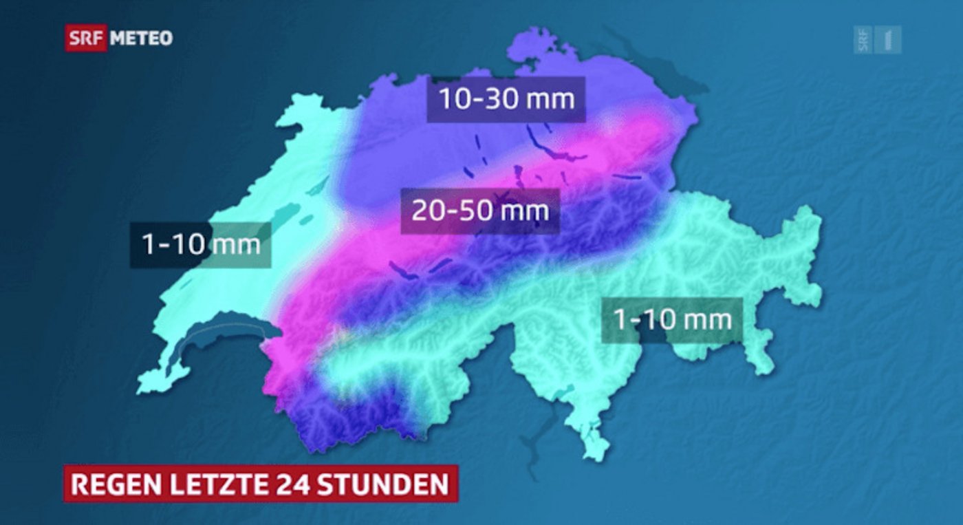 Am meisten Regen gab es entlang der Berge, die Feuchtigkeit zieht aus östlicher Richtung heran. (Bild Screenshot SRF Meteo)