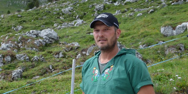 Andreas Gmür ist es ein Anliegen, möglichst gute Milch zu produzieren. (Bilder Barbara Schirmer)