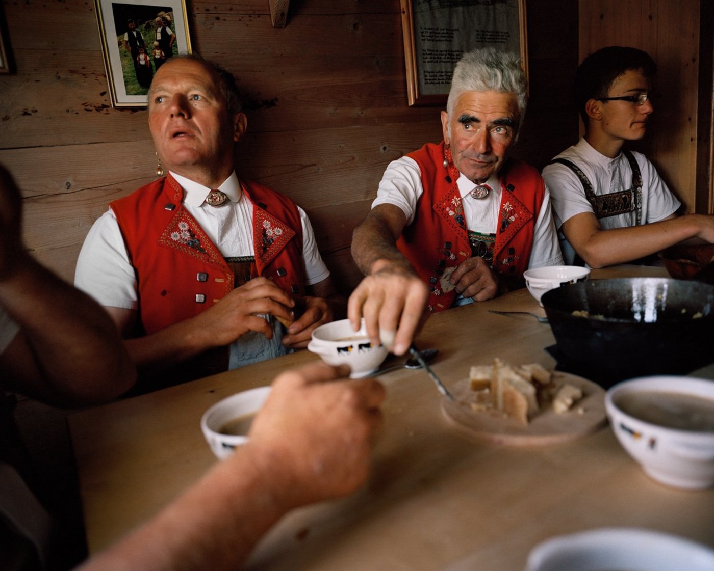 Ein paar Eindrücke aus dem Buch: Auf der Alp Unterer Borstböhl AI. (Bilder: zVg/AS-Verlag Zürich)