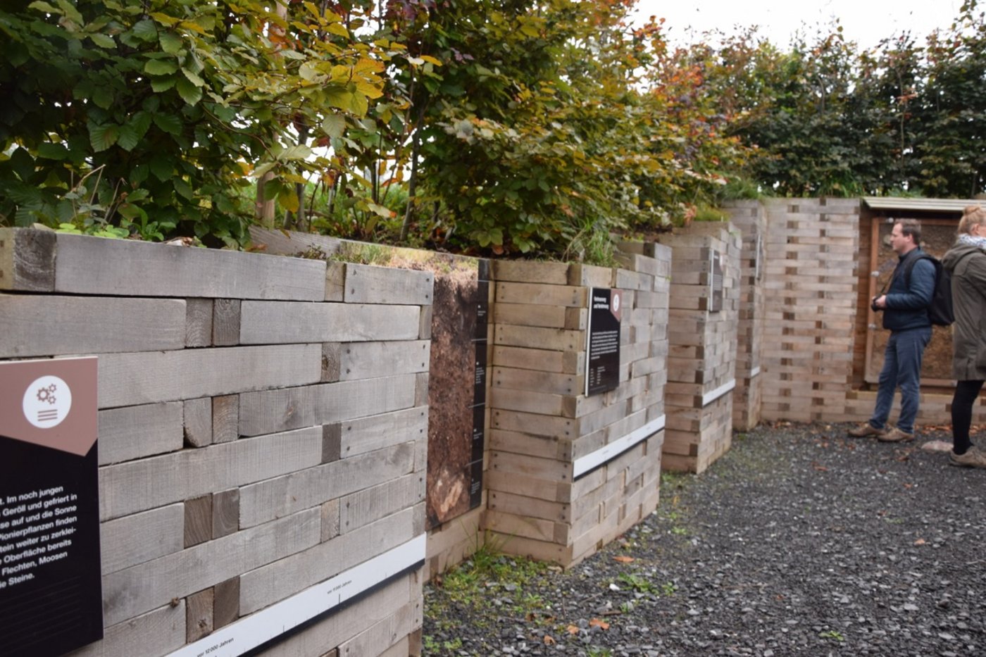 Blick in den Boden in der Ausstellung «Erdreich». (Bilder jw)