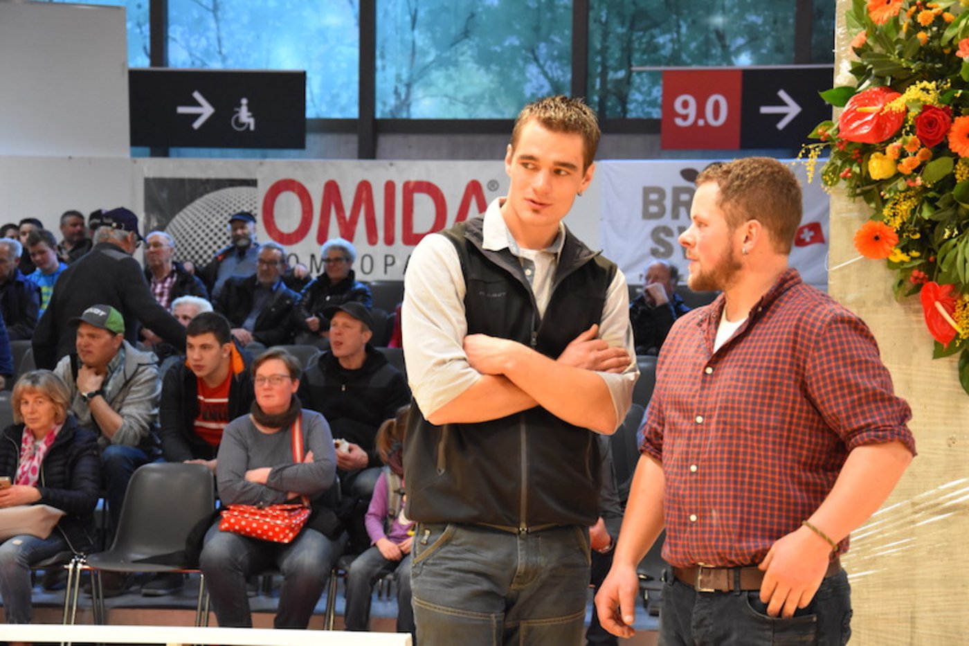 Richter Theo Marti (links) und Ringman Roger Kämpf hatten keine leichte Wahl. 