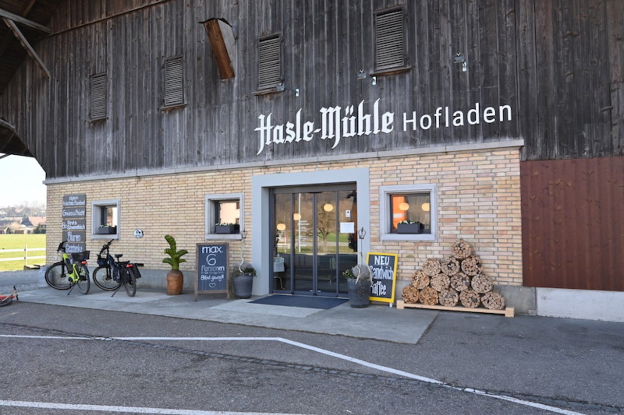 Der Standort des Hofladens ist direkt neben dem Kreisel zwischen Burgdorf und Hasle. Da kommt viele Laufkundschaft vorbei. (Bilder jba)