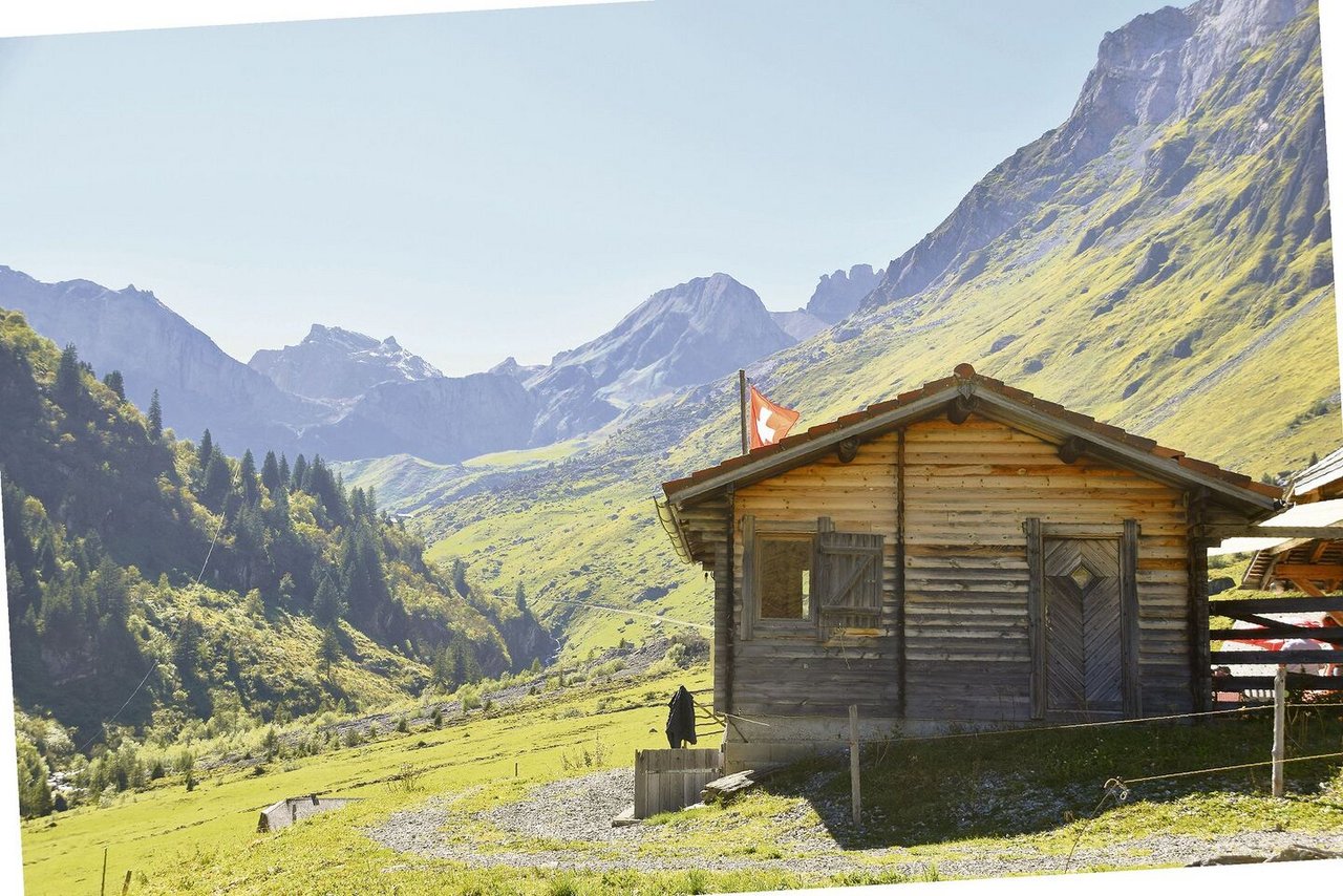 Das Ueschinental liegt hoch oben ob Kandersteg im Berner Oberland. Jetzt ist die Alp mit Wasser, Strom und Natelempfang erschlossen.