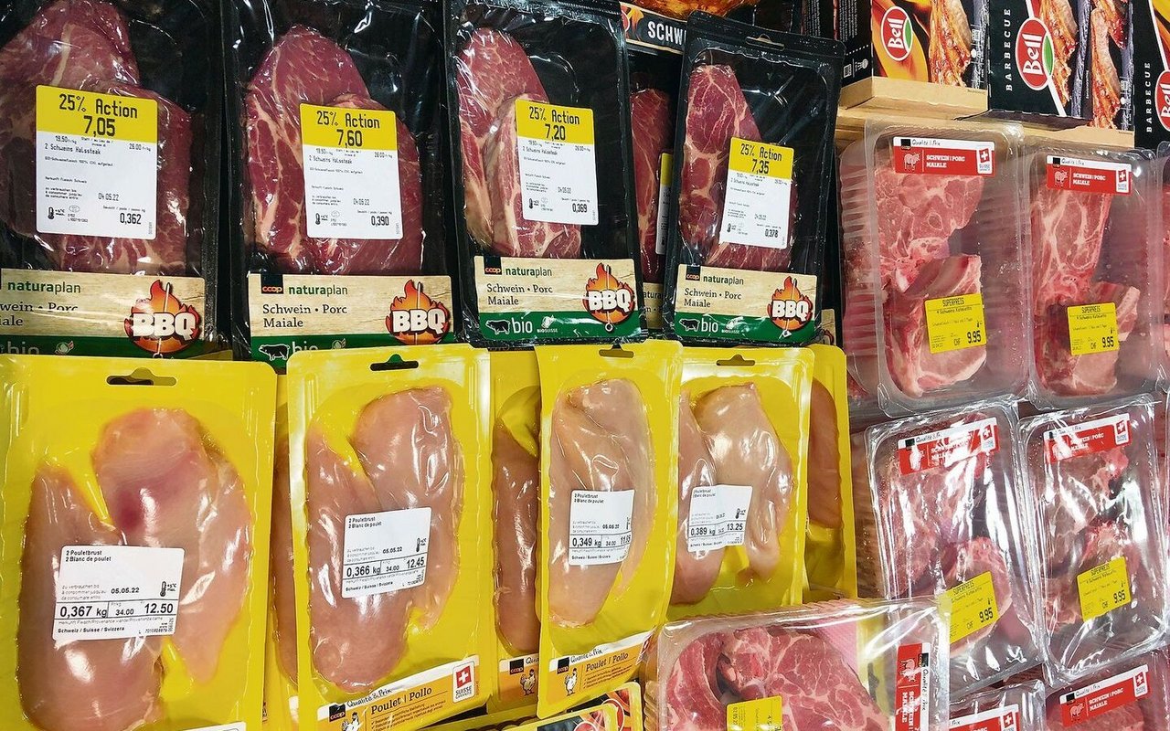 Der Labelanteil bei Rind, Kalb und Schwein ist zwar vergleichsweise hoch. Der Schweizer Tierschutz will den Absatz aber weiter ankurbeln und fordert deshalb, die Margen für Labelfleisch zu reduzieren.