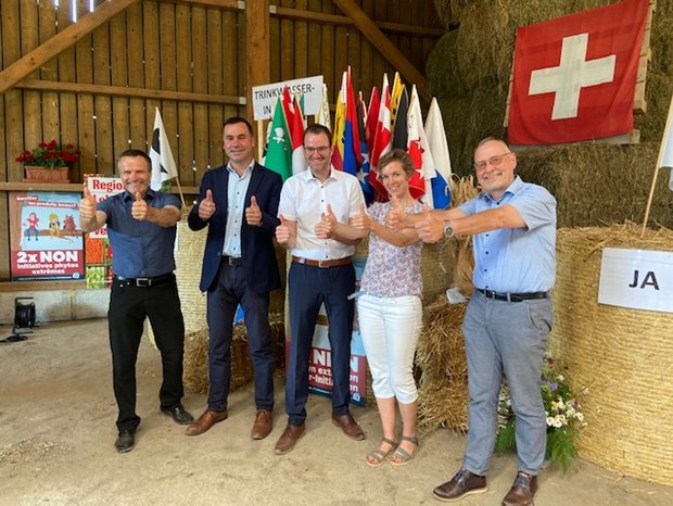 Zufriedene Gesichter: Urs Schneider, Martin Rufer, Michel Darbellay, Sandra Helfenstein und Francis Egger vom Schweizer Bauernverband (v.l.n.r.). (Bild akr) 