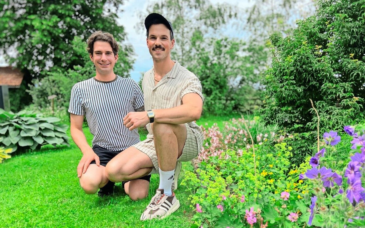 Heute: Sebastian Bütler (links) und Christof Rigert im Garten, wo sich Gärtner Sebastian austoben kann. 