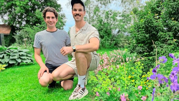 Heute: Sebastian Büt Heute: Sebastian Bütler (links) und Christof Rigert im Garten, wo sich Gärtner Sebastian austoben kann.
