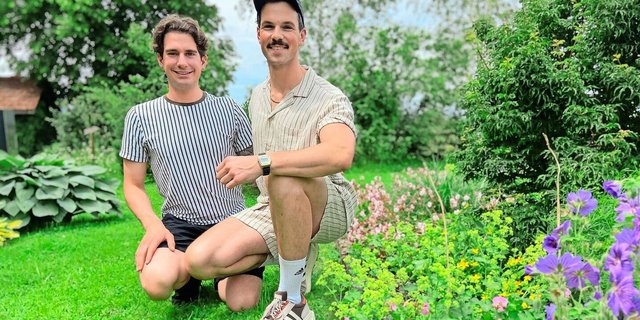 Heute: Sebastian Bütler (links) und Christof Rigert im Garten, wo sich  Gärtner Sebastian austoben kann. 