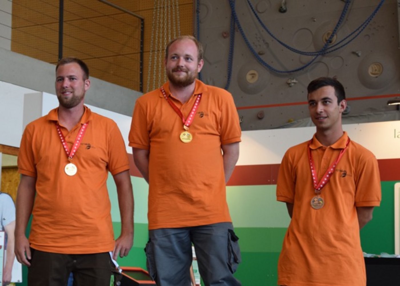 Das Siegerfoto der Winzer und Weintechnologen. V.l.n.r. Christian Steimer, Mathurin Gisel, Nicolas Guex. (Bild jba)