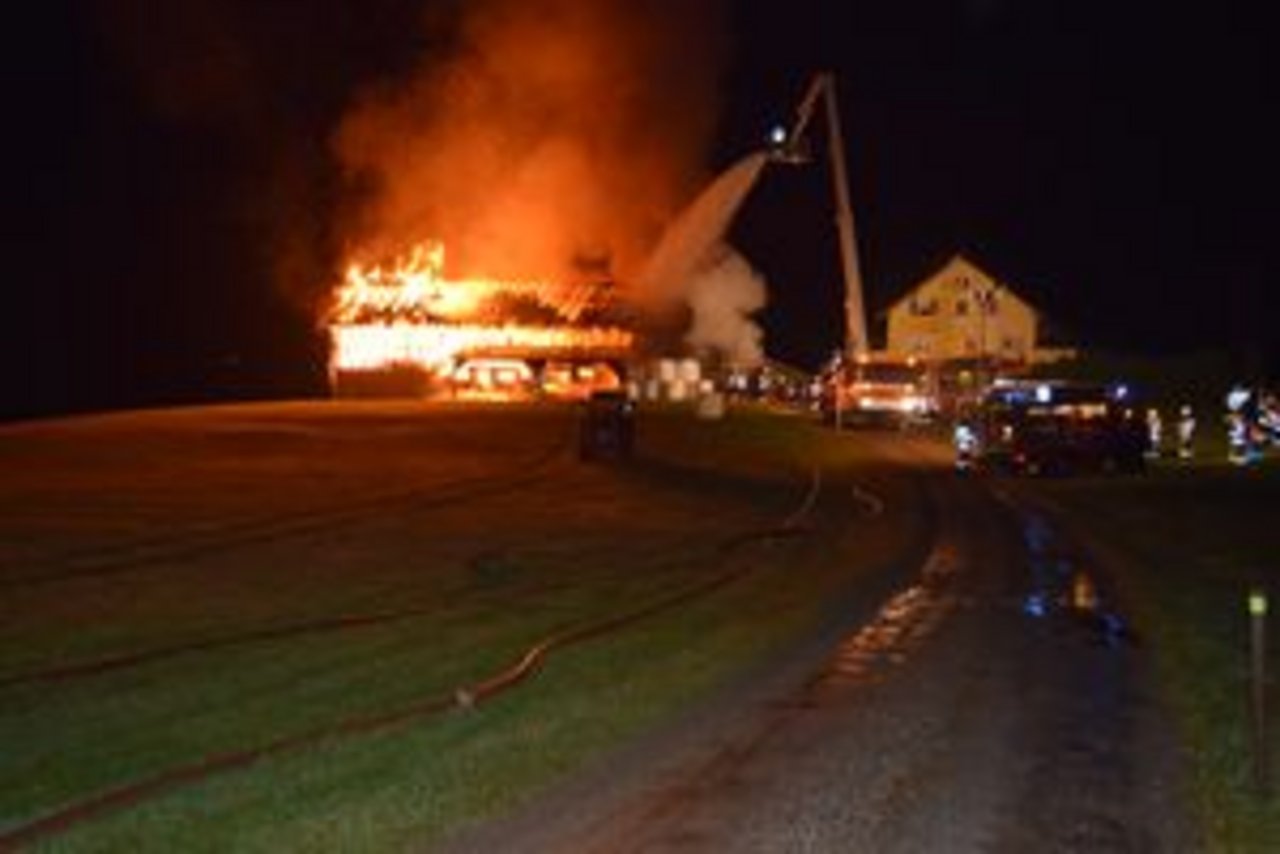 Das Übergreifen der Flammen auf das Wohnhaus konnte verhindert werden.