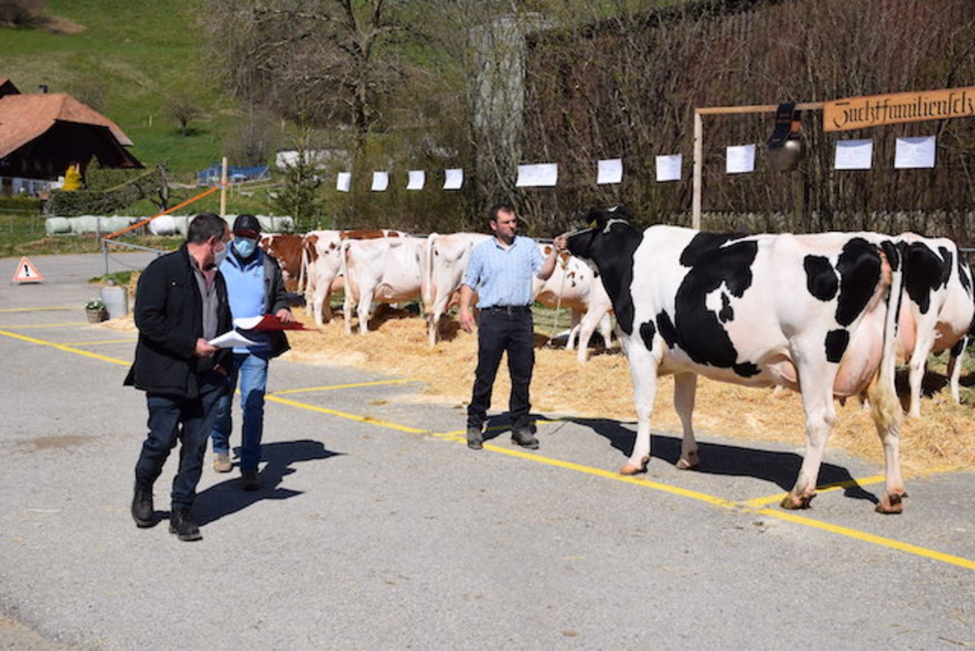 Jede Tochter wird genau unter die Lupe genommen.