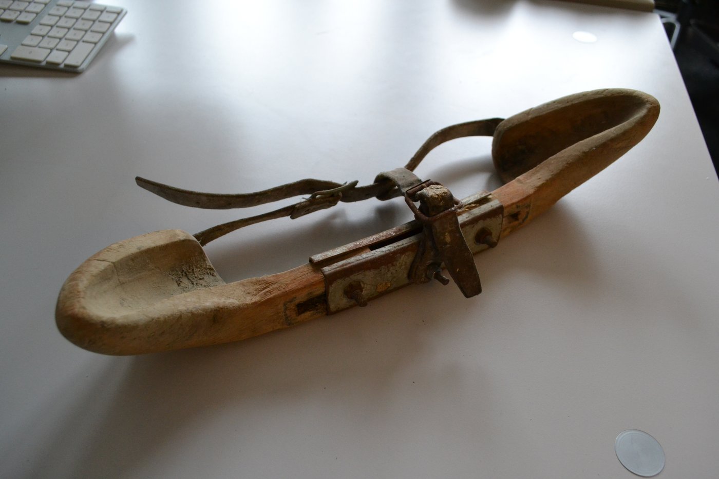 Damit werden die Hörner der Kühe zurechtgeformt: ein Hornjoch