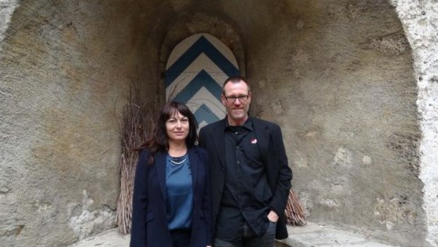 Präsidentin Géraldine Savary zusammen mit Direktor Alain Farine. (Bild Agir)
