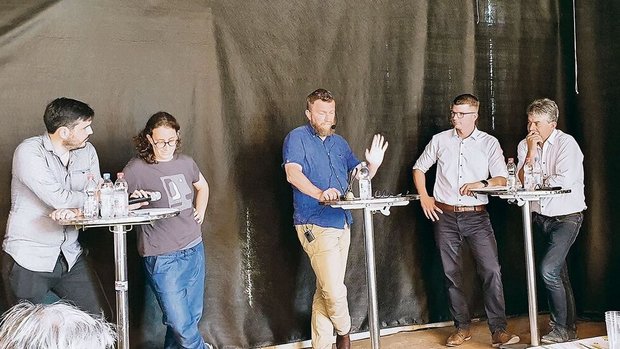 Philipp Ryf, Kampagn Philipp Ryf, Kampagnenleiter MTI, Laura Spring, Kantonsrätin Grüne LU, Jürg Vollmer, Moderator, Mike Egger, Nationalrat SVP SG, Martin Haab, Nationalrat SVP ZH (v. l. n. r.).