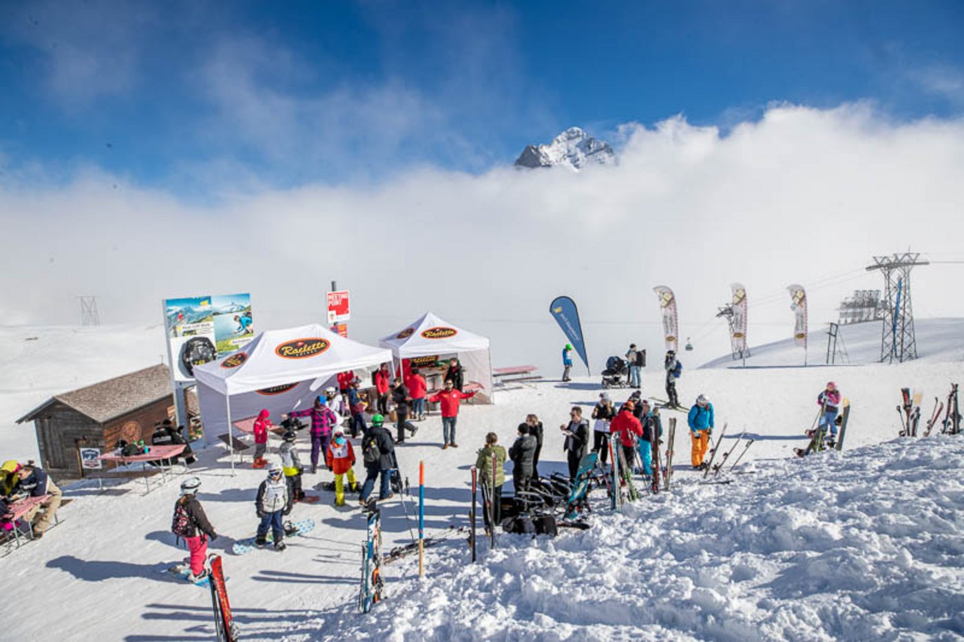Bei der Bergstation wurden zur Feier des Tages rund 1000 Portionen Raclette verteilt.