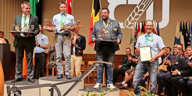 (v.l.n.r.) Siegerfoto: Jer Coakley, Irland – zweiter Platz, Marco Angst – Weltmeister und Tor Broeckx, Belgien – Platz Drei sowie der Schweizer Teambetreuer Stefan Spring