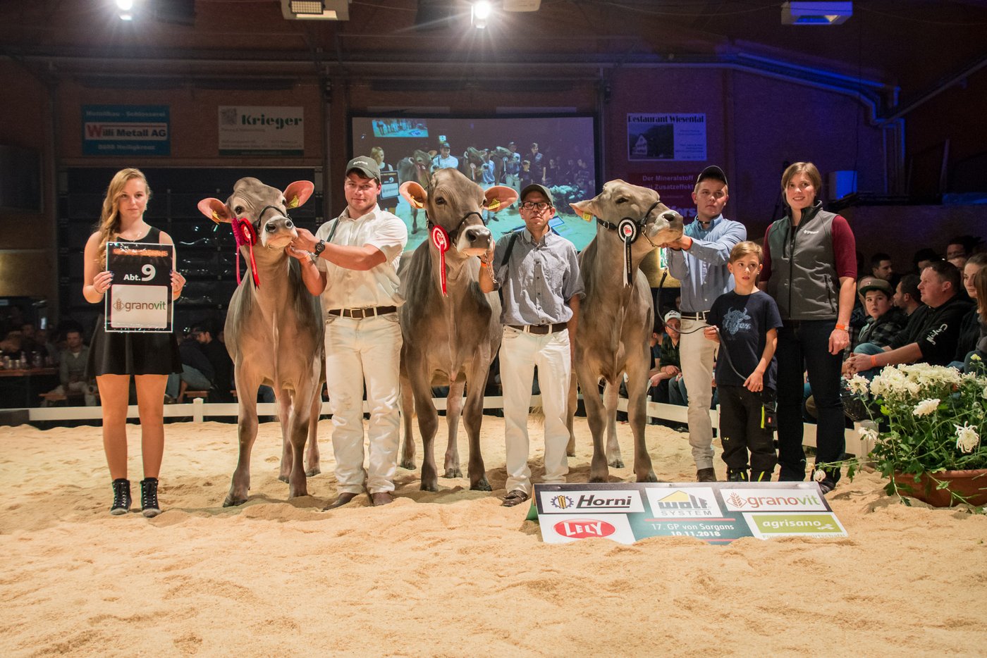 Die drei stolzen Gewinnerinnen posieren fürs Foto (Bild zVg)