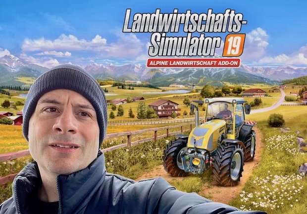 Christian Ammann ist einer der Erfinder des Videospiels «Landwirtschafts-Simulator». Zum Selberspielen hat er nicht oft Zeit. Er mag es, mit dem Fendt 1050 Vario zu fahren. (Bilder Giants Software/Bildmontage BauZ)