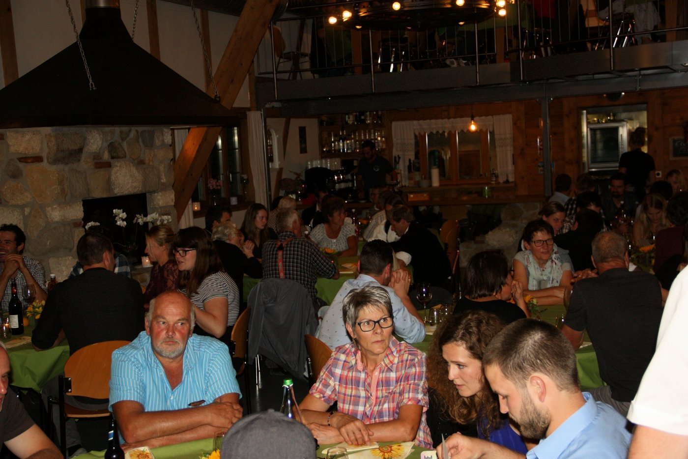 Mit ihren Familien feierten die Diplomierten ihren Erfolg. 