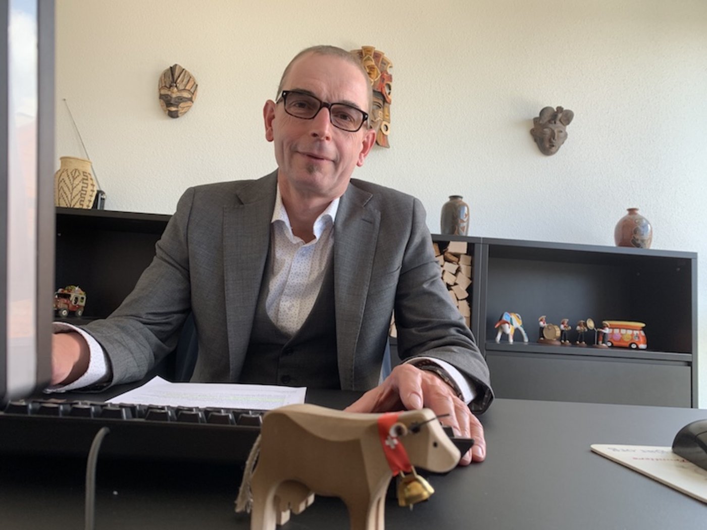 Hans Dieter Hess ist im Berner Seeland aufgewachsen. Er wollte Bauer werden, sein Vater war aber strikte dagegen, "die müssen viel arbeiten und verdienen wenig", so die Begründung. (Bild Josef Scherer)