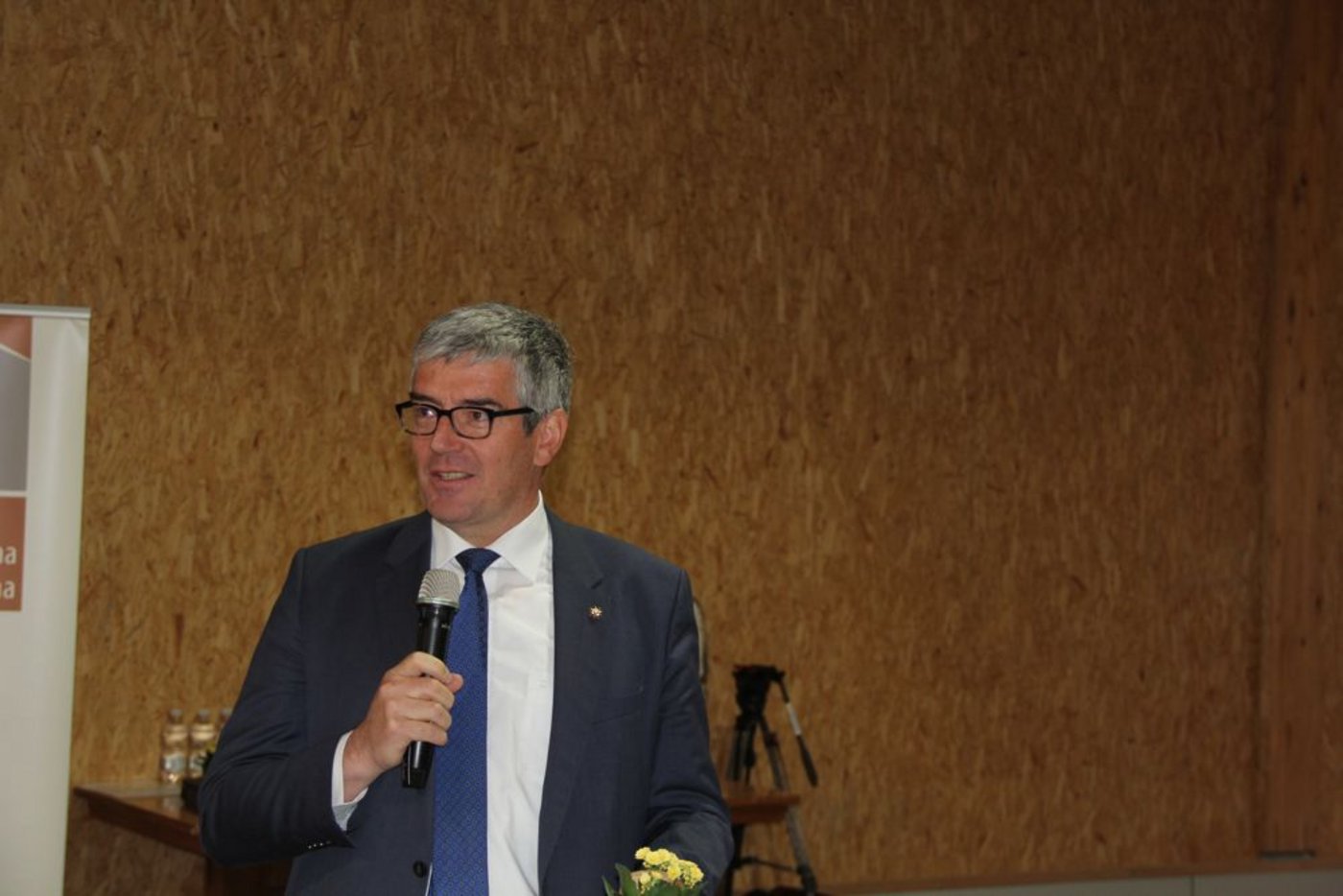 Der Bündner Volkswirtschaftsdirektor Jon Domenig Parolini überbringt die Grüsse der Bündner Regierung.