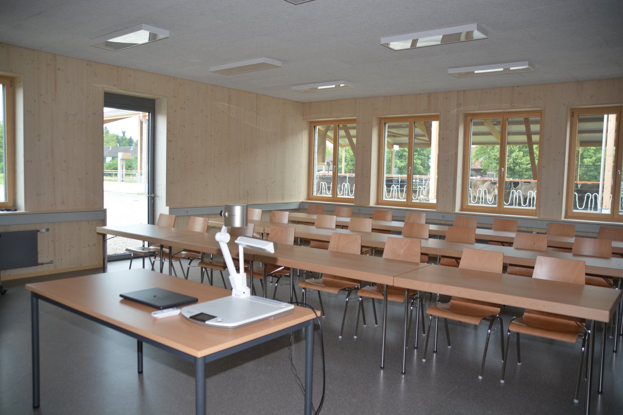 Auf der Chamau wurden auch neue Schulräume geschaffen, in Ergänung zum Schluechthof.