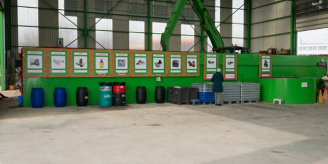 Orte, an denen Müll jeder Art entsorgt werden kann gibt es viele. Aber der Weg dahin ist für viele lang. Zu lang. Der Strassenrand ist da bedeutend näher. (Bild Archiv BauZ) 