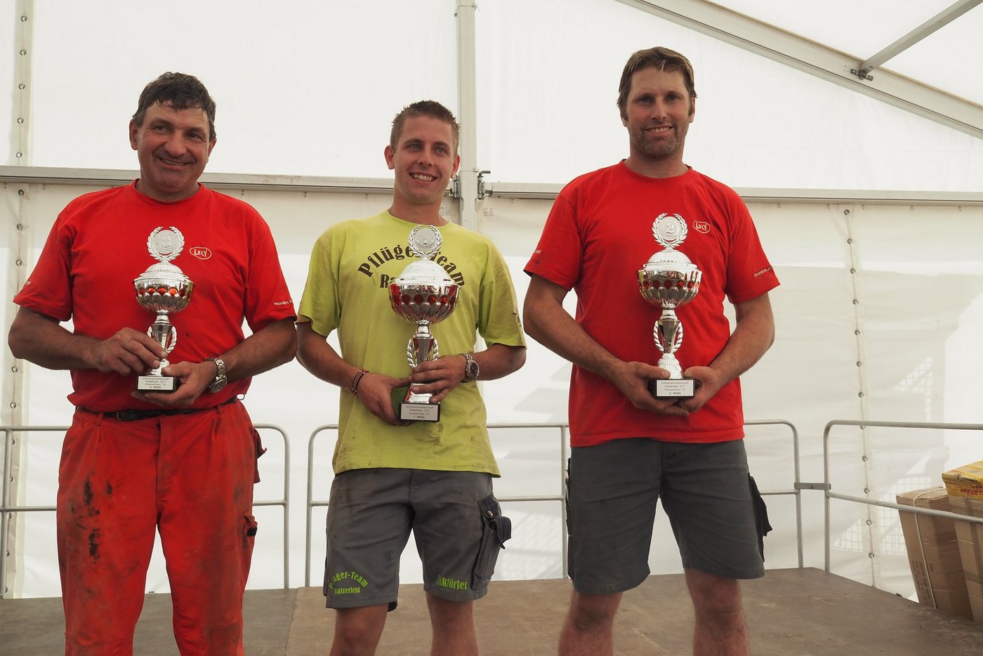 Die strahlenden Medaillengewinner (v. l. n. r.): Peter Ulrich, Marco Angst, Beat Sprenger. (Bild BauZ)