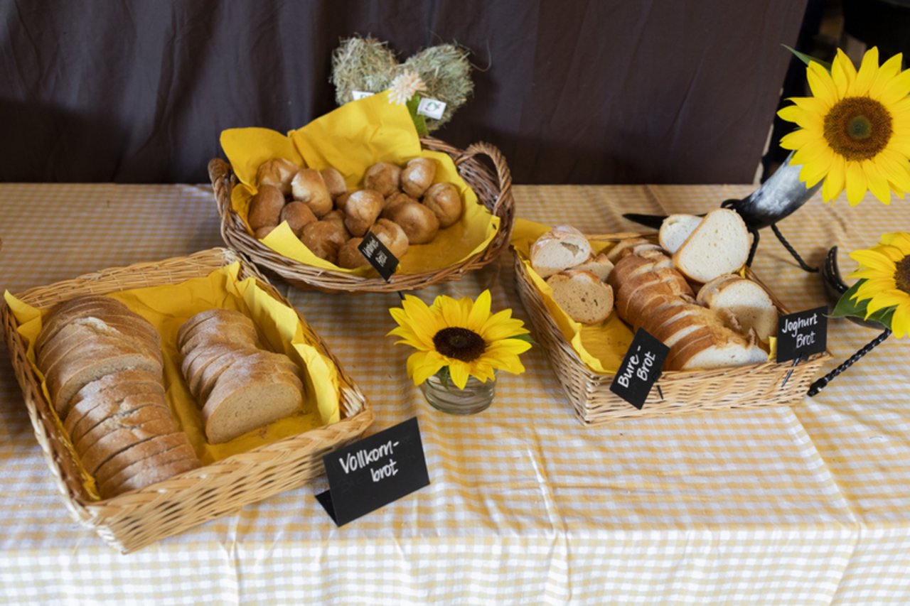 Etwas schwierig für Zöliakie-Betroffene: Ein Buffet mit einer Auswahl an Broten. (Bild: SBV)