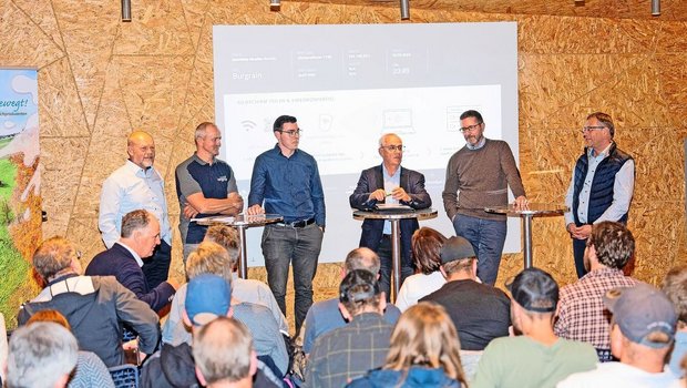 Die Podiumsteilnehmer (v. l.): Remo Petermann, BBZN Schüpfheim; Andreas Nussbaumer, Landwirt Burgrain; Raphael Heini, LBV; Moderator Josef Scherer, BauernZeitung; Thomas Meyer, Lawa, und Pirmin Furrer, Geschäftsführer ZMP. 