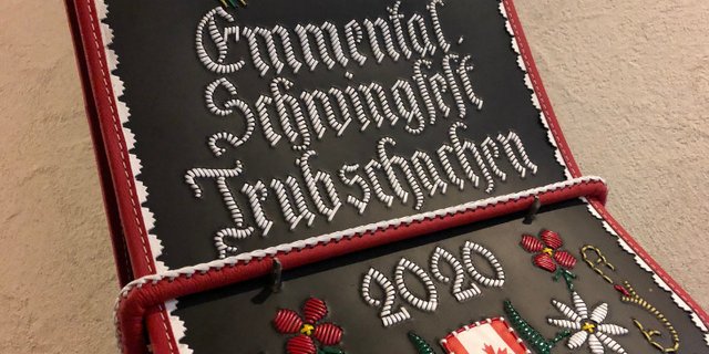 Diese Ehrengabe eines kanadischen Gönners wird mangels Fest keinem Schwinger übergeben, sondern dem Schwingklub Trub. Dort habe die Treichel in der Eidgenössischen Schwingerstube im «Bären» Trubschachen ihren Platz gefunden. (Bild zVg)