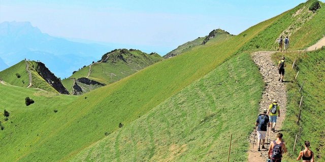 Schwyzer Alp- und Wildheuergebiete wie der Stoos sind bei Touristen beliebt. Eine Besucherlenkung ist wichtig. 