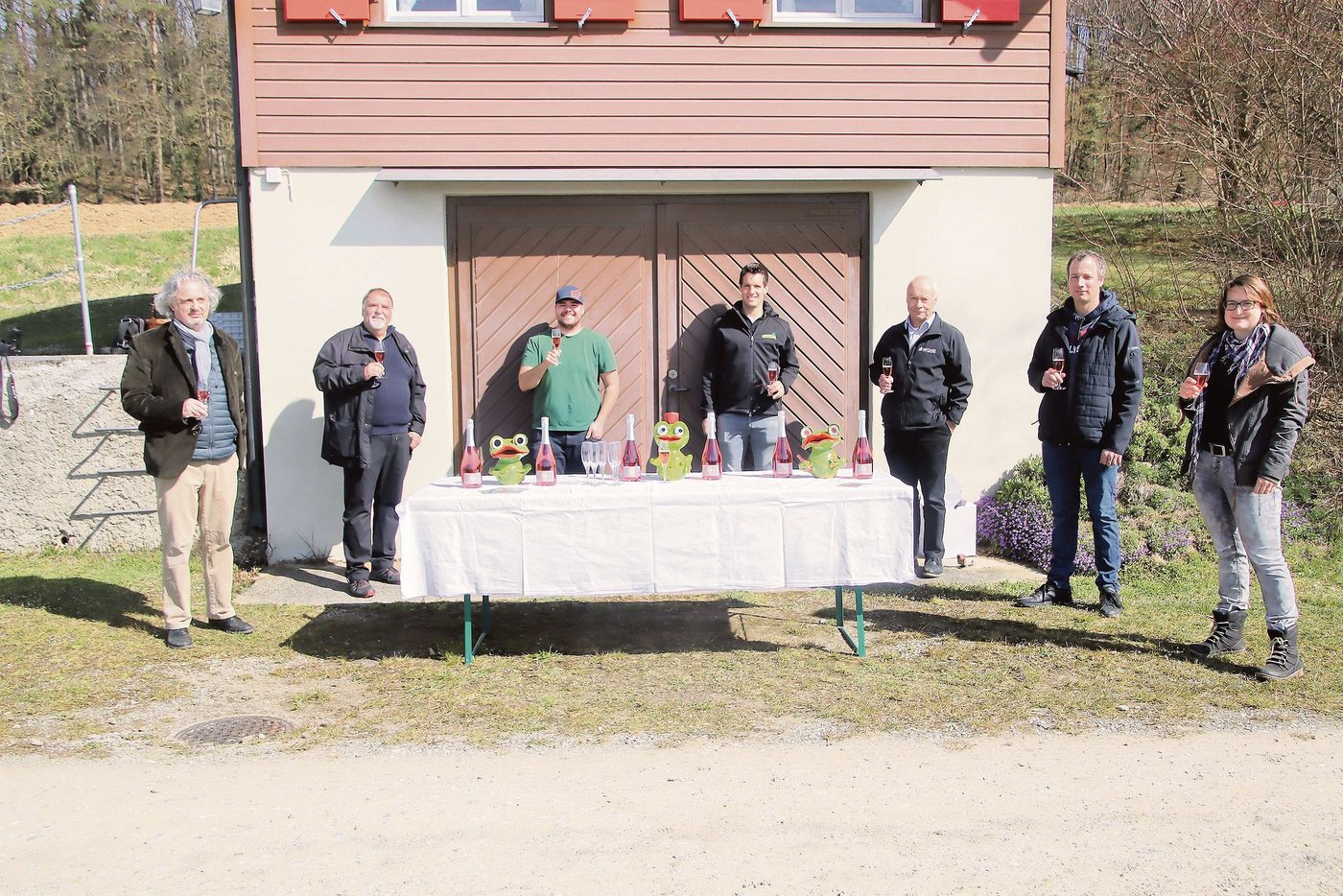 Die beteiligten Produzenten (v. l.): Armin Strom, Charly Salathe, Dominique Schneiter, Matthias Haben, Heinz Scheidegger, Matthias Hirschi und Nena Wägeli.(Bild RoMü)