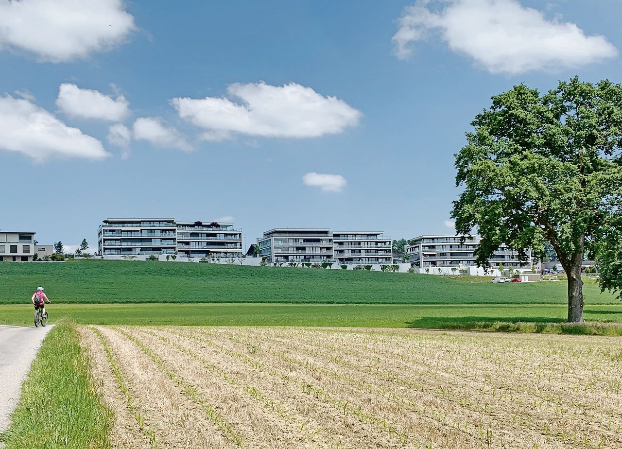 Der Druck auf gutes Kulturland hält unvermindert an, vor allem in Entwicklungsgebieten wie im Raum Sempachersee. (Bild Josef Scherer)