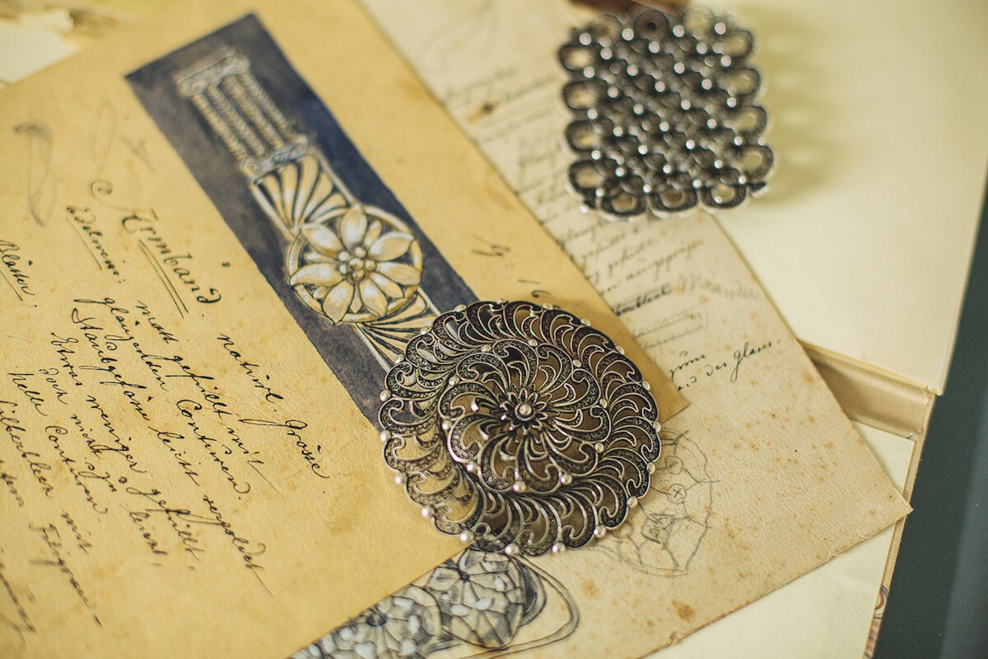 Das Musterbuch aus dem Jahr 1890 liefert noch immer genaue Angaben.  (Foto: Pia Neuenschwander)