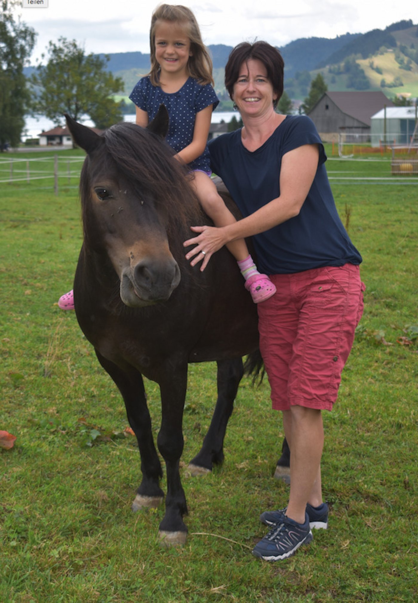 Dartmoor-Pony «Sweety» ist nicht nur für Schönbächlers eigene Kinder ein Highlight, sondern auch für die Besucher des Erlebnisgadens. (Bild lae)
