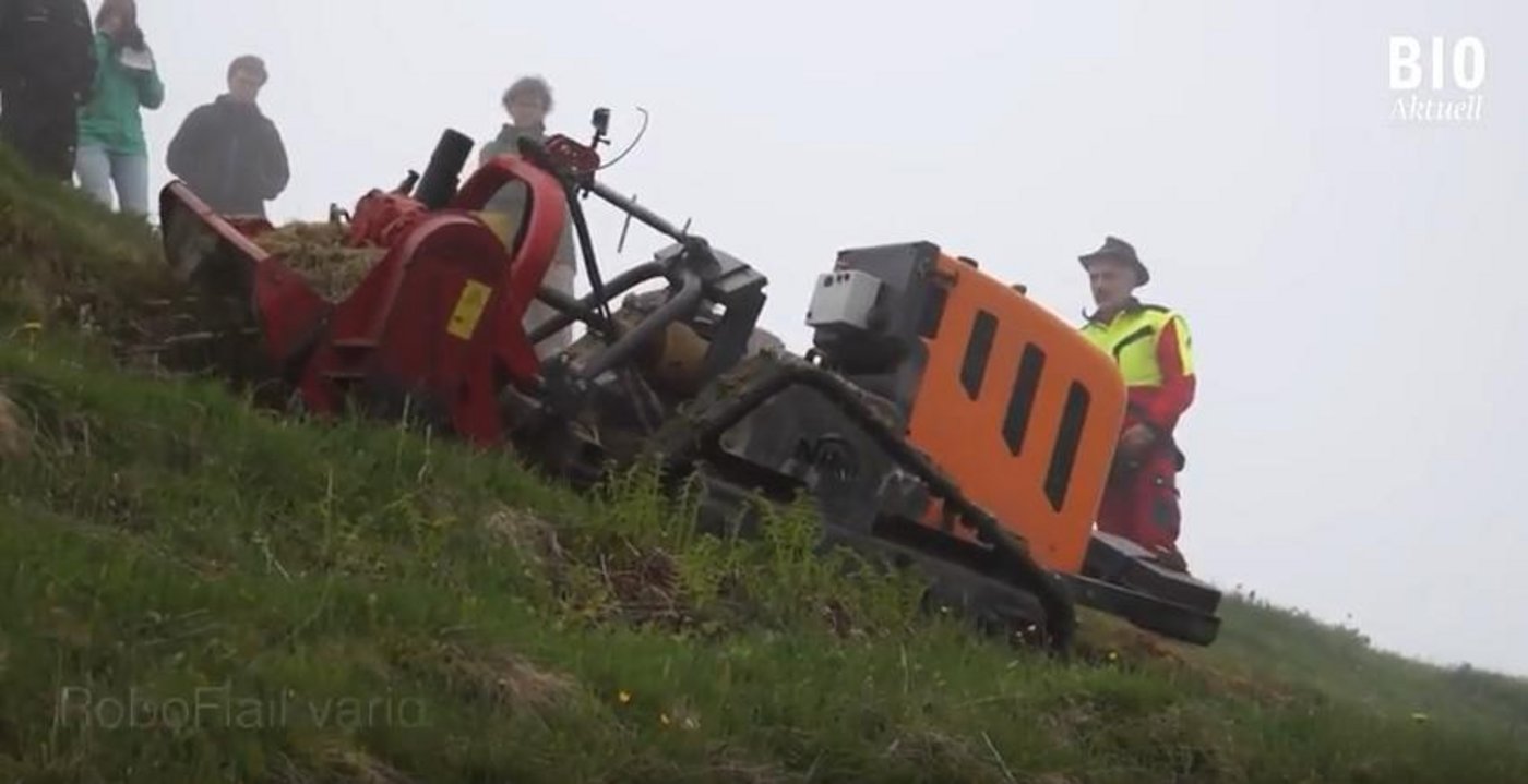 «RoboFlail vario» kann sich durch steilstes Gelände kämpfen. (Screenshot Youtube)