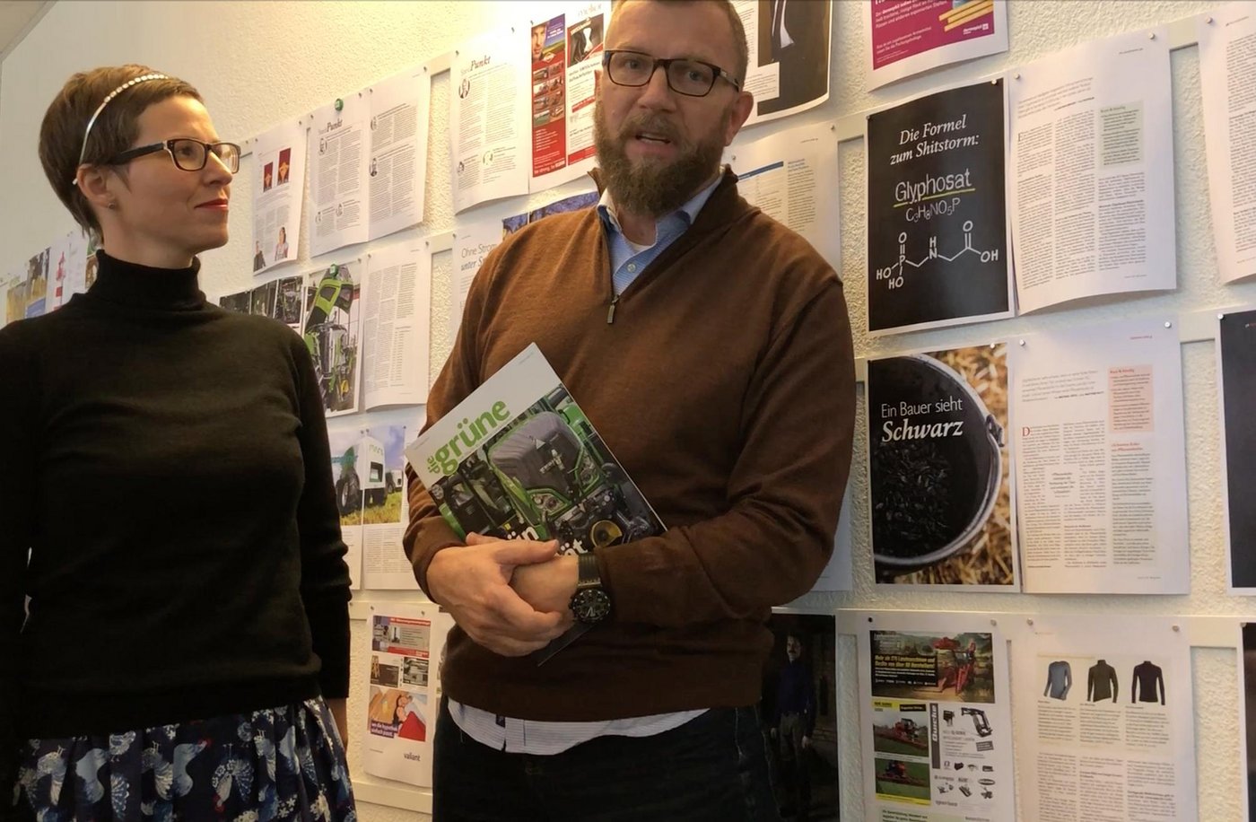 Im Gespräch mit BauernZeitung Redaktorin Esther Thalmann gibt Jürg Vollmer Einblick in das neue Magazin. (Bild BauZ)