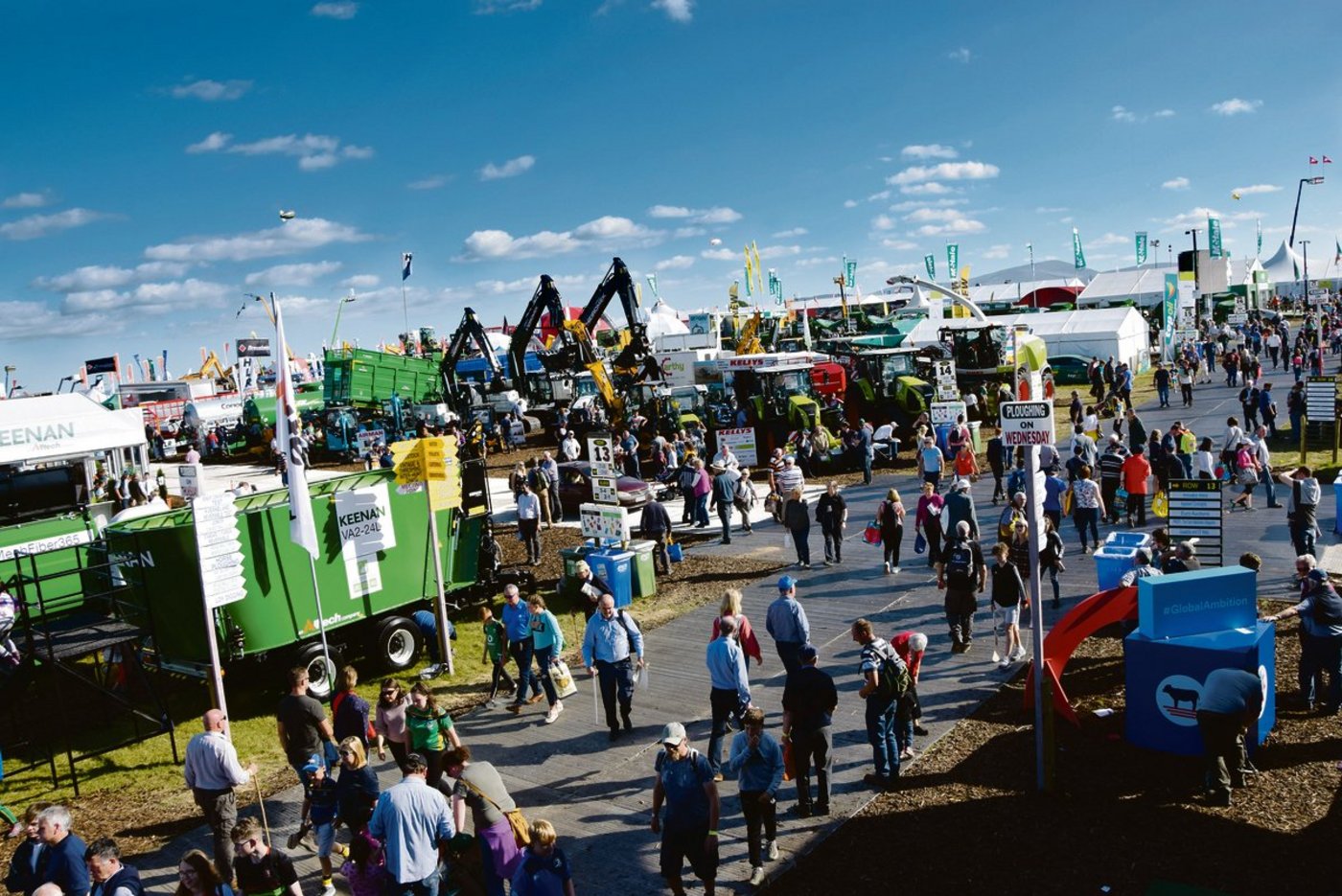 Die National Ploughing Championship findet jährlich auf 185'000 m2 statt, an der 1700 Aussteller u. a. ihre neuste Agrartechnik vorstellen. (Bilder Katrin Erfurt)