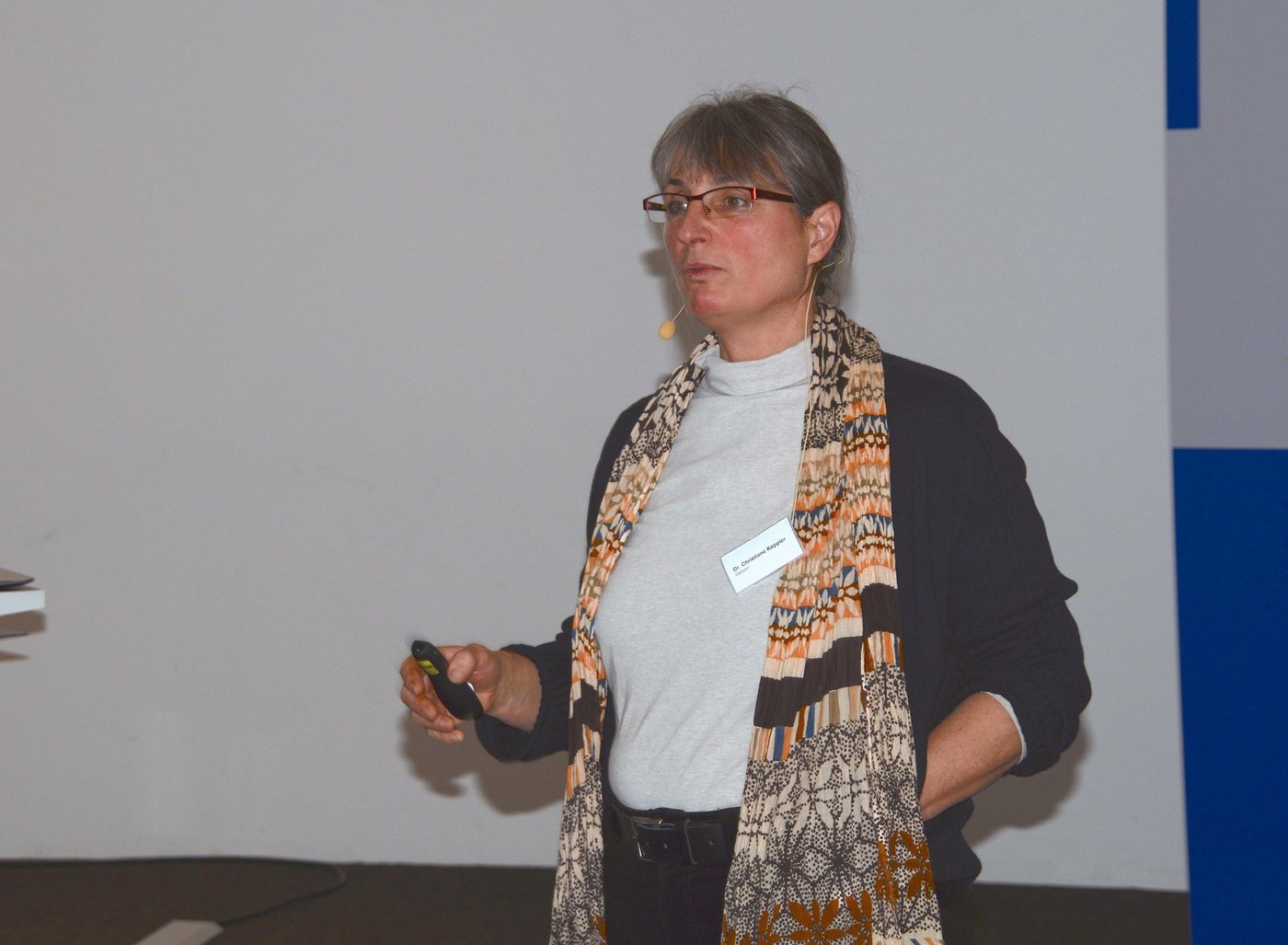 "Hühnerflüsterin" Christiane Keppeler erklärte den UFA-Geflügelhaltern das Wesen des Huhns.  (Bild aem)