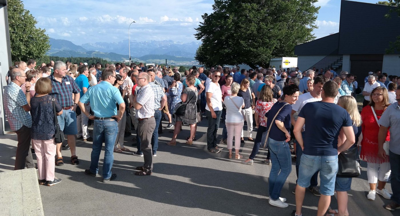 Freudiges Wiedersehen bei bestem Sommerwetter.