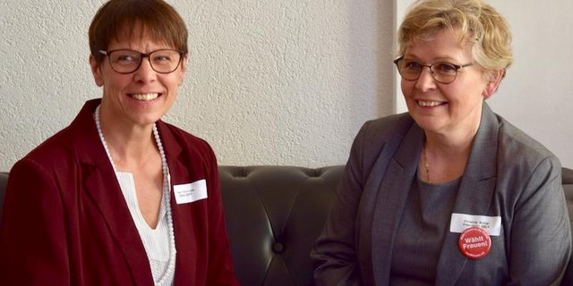 Die neue und die scheidende SBLV-Präsidentin: Anne Challandes (li.) übernimmt von Christine Bühler. (Bild zVg) 