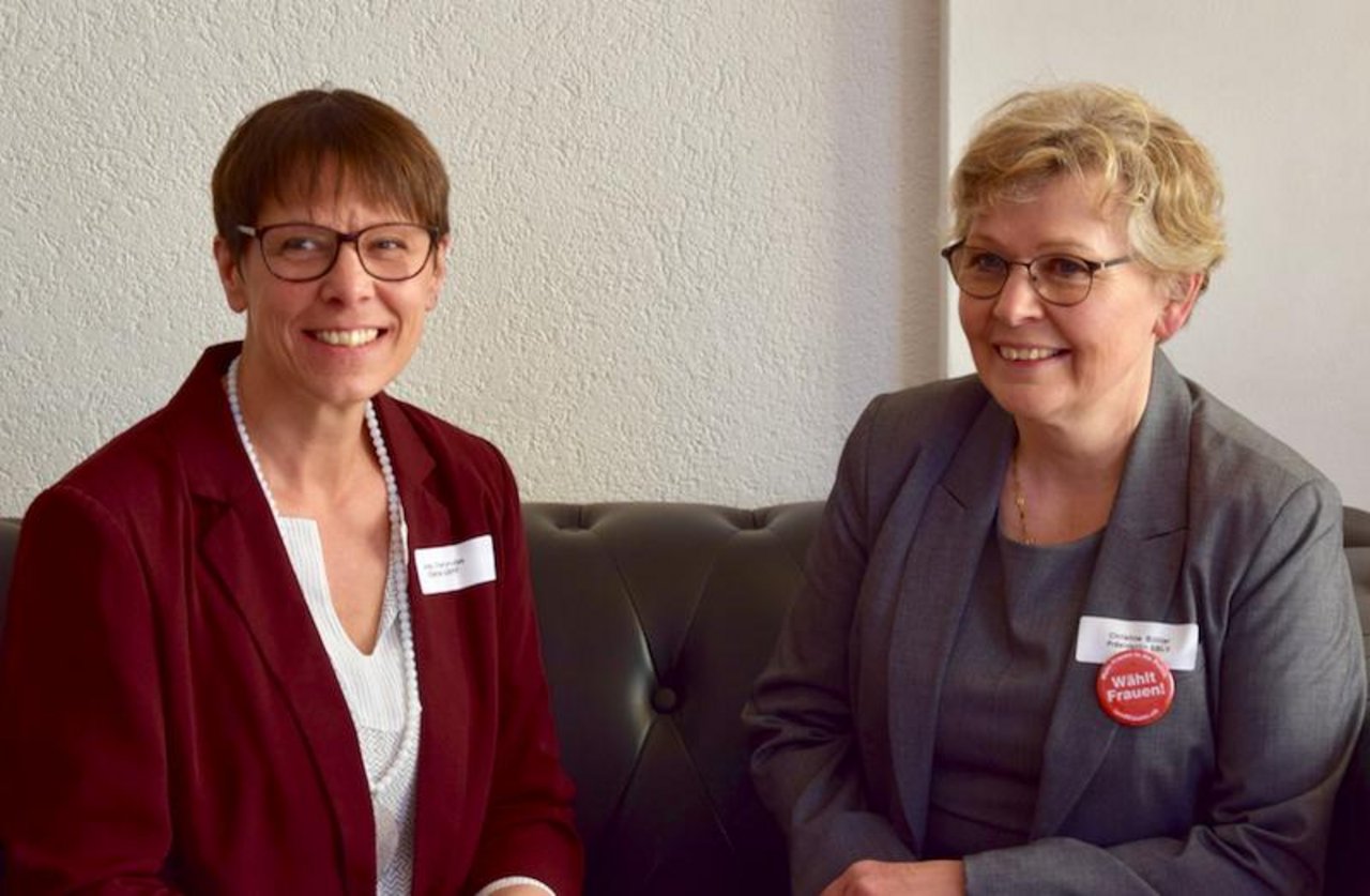 Die neue und die scheidende SBLV-Präsidentin: Anne Challandes (li.) übernimmt von Christine Bühler. (Bild zVg) 