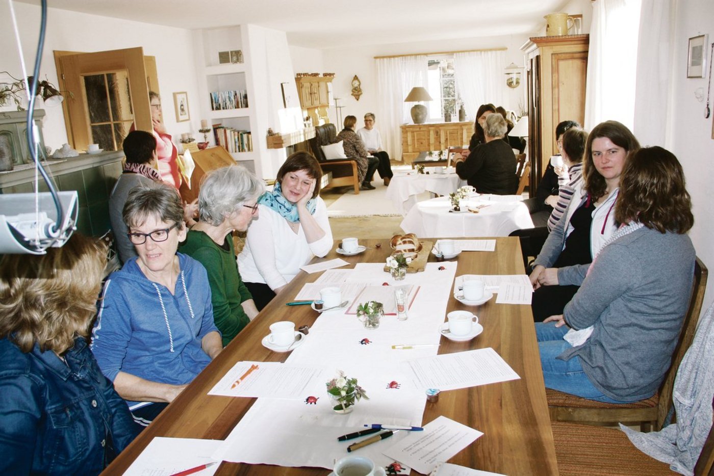 Angeregt unterhalten sich die Frauen über ihre Wünsche und Bedürfnisse.  (Bild Andrea Wyss)