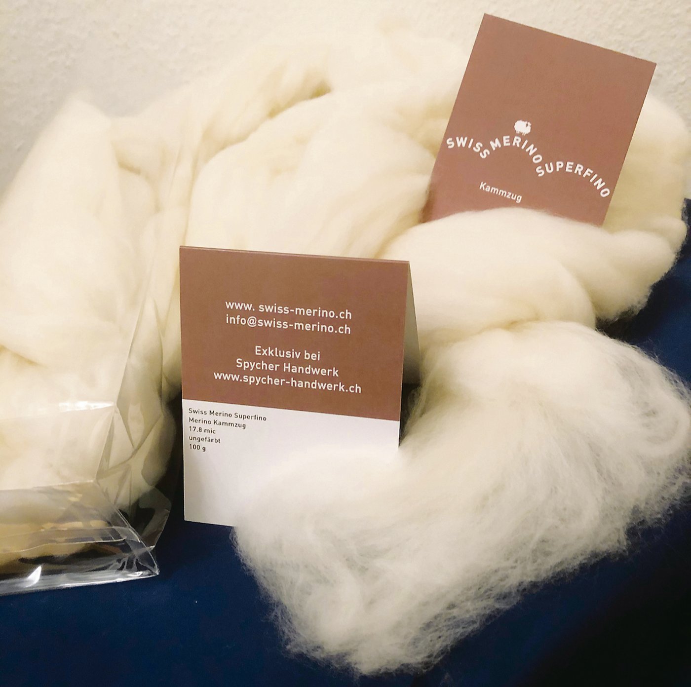 Der erste Kammzug der superfeinen Merinowolle.