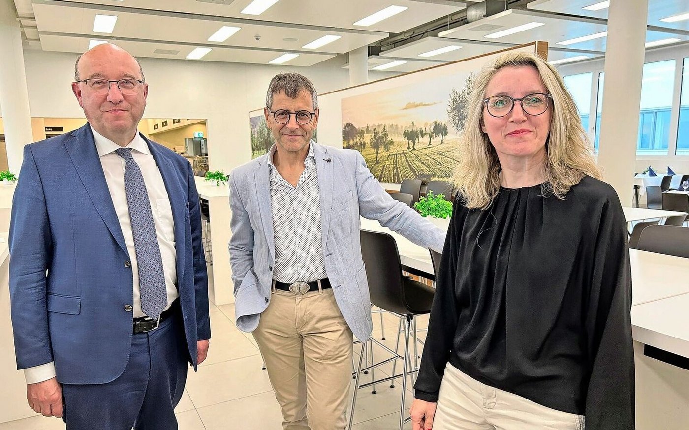 Regierungsrat Beat Tinner, Geschäftsführer Bruno Inauen und Claudia Brunner, Fachfrau Finanz- und Rechnungswesen. 