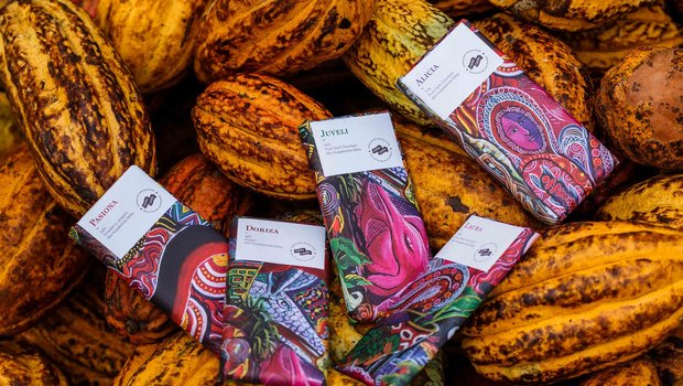 Auch die Verpackung der Schokolade wird nachhaltig produziert, nämlich mit grüner Energie und aus Rohmaterialien. (Bild Choba Choba)