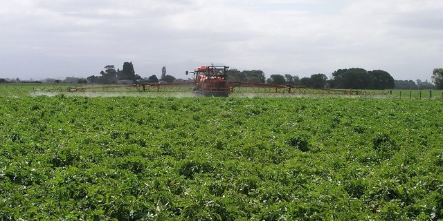 In der Schweiz gibt es kaum Daten dazu, inwiefern Landwirte in Kontakt mit Pflanzenschutzmitteln kommen. (Bild sbj04769 / Pixabay)