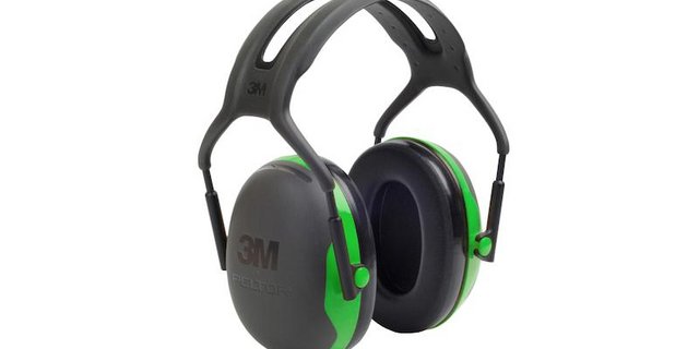 Gehörschutz tragen kann Tinnitus vorbeugen. Man geht nämlich davon aus, dass er die Folge eines Gehörverlusts ist. (Bild BUL)