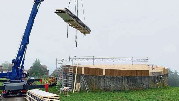 Auch dafür gibts Bei Auch dafür gibts Beiträge, ohne lange Wartefristen: Abdeckung von Güllelagern. Vor allem im Kanton Luzern sind noch sehr viele, rund 1200, Anlagen zu überdachen. Sinnvollerweise mit Holz.